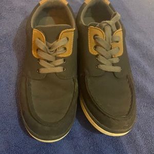 Boys size 3 boat dress shoes